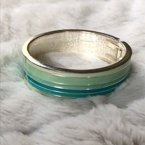 2/$25! ⭐️‎ Striped enamel bracelet